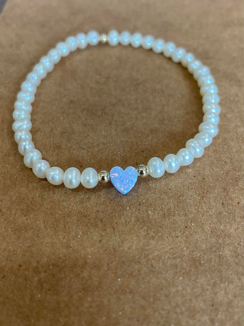 Tiny Heart Bracelet on Pearl - Periwinkle